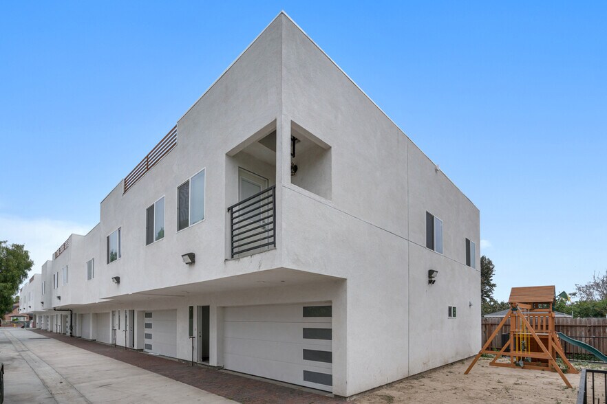 More Photos Of 2042 E El Segundo Blvd, Compton Apartments For Sale
