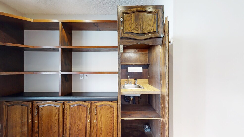 More Photos Of 220 Silver Lake Rd, Dingmans Ferry Office For Sale