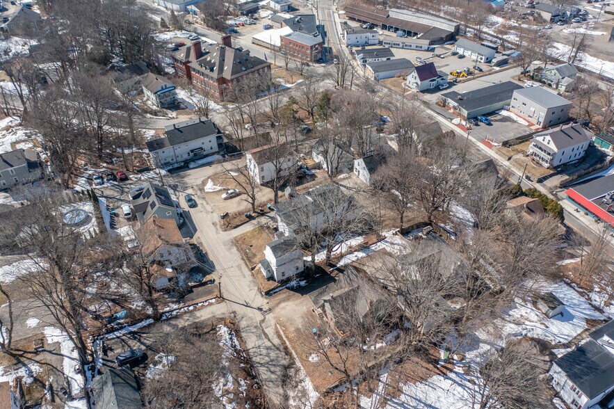 More Photos Of 2 Lyon St, Putnam Apartments For Sale