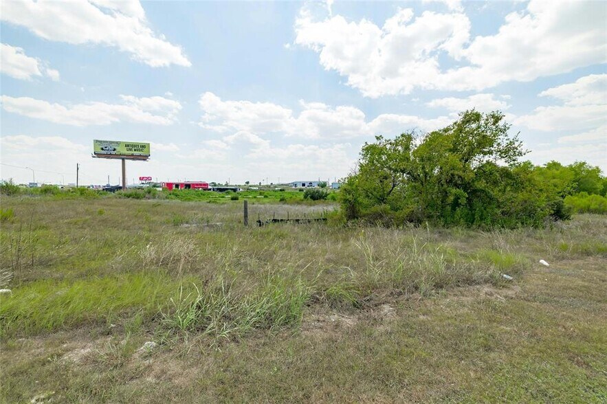 More Photos Of 576 Town Center blvd, Jarrell Land For Sale