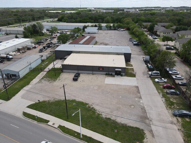 More Photos Of 3910 E McKinney St, Denton Warehouse For Sale