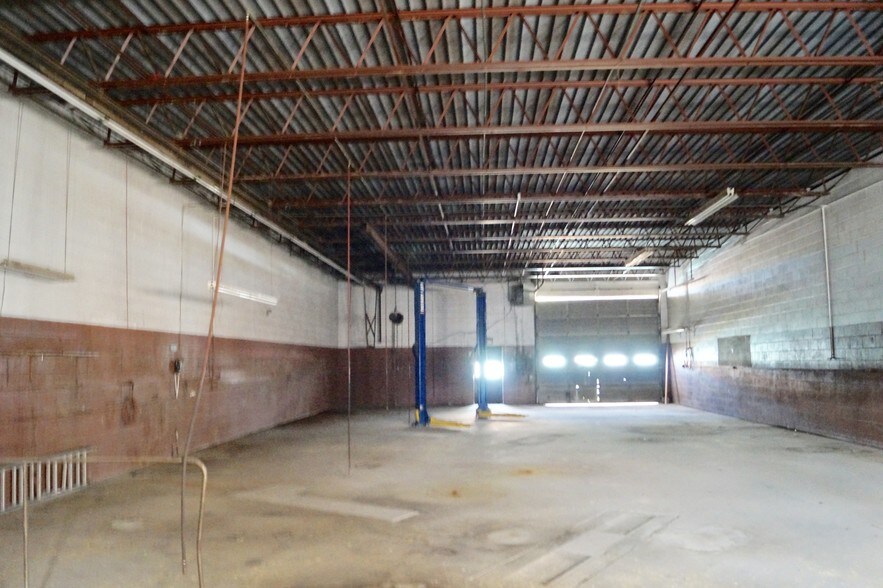 More Photos Of 1118 N Texas Ave, Odessa Auto Repair For Lease