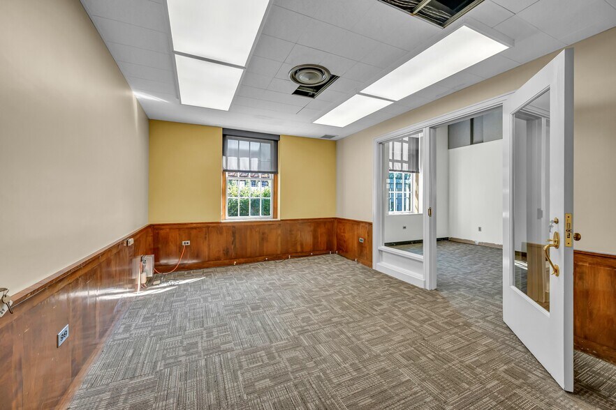 More Photos Of 159 Greenwood Ave, Bethel Bank For Sale