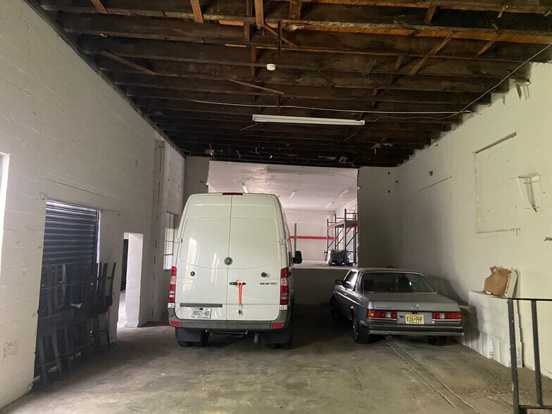 More Photos Of 52-56 Elwood Ave, Newark Warehouse For Lease