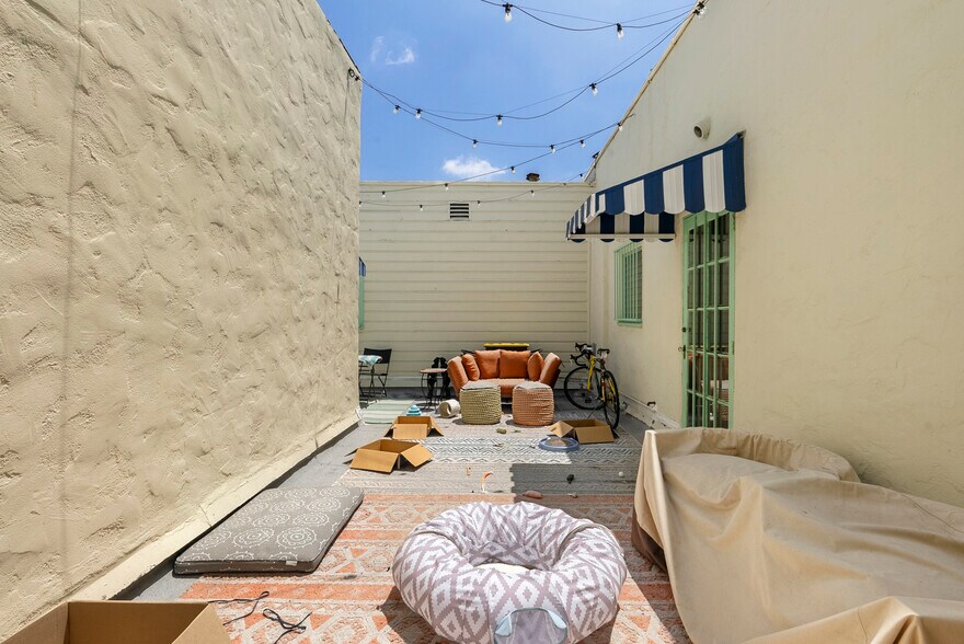 More Photos Of 7974-7976 Melrose Ave, Los Angeles Storefront For Sale