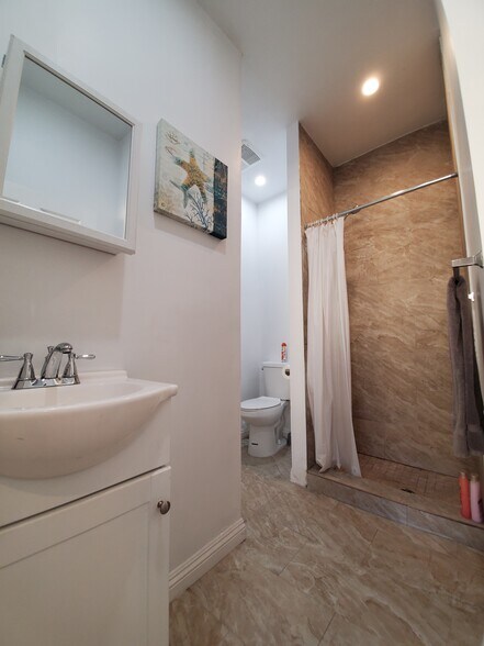 More Photos Of 1978 Bonsallo Ave, Los Angeles Apartments For Sale