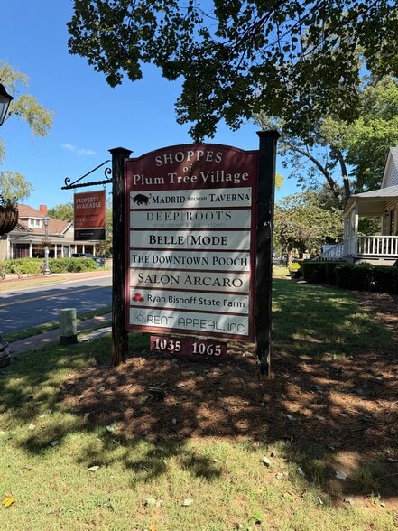 More Photos Of 1055 Canton St, Roswell Storefront Retail Office For Lease