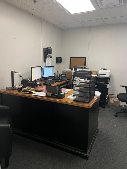 More Photos Of 26 Industrial Park Dr, Waldorf Warehouse For Sale