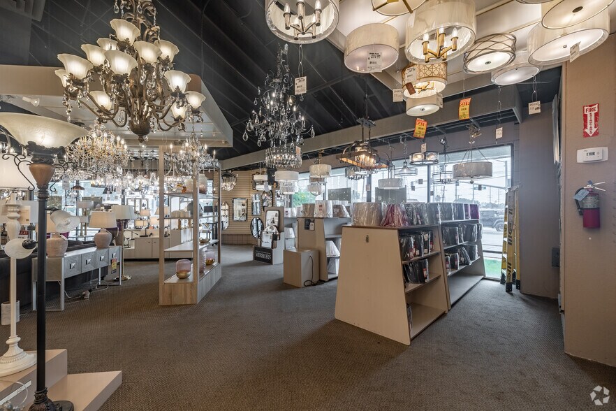 More Photos Of 18989 Hawthorne Blvd Beach, Redondo Beach Freestanding For Lease