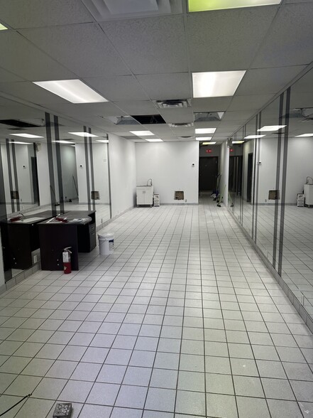 More Photos Of 6507-6511 Bowness Rd NW, Calgary Storefront For Lease