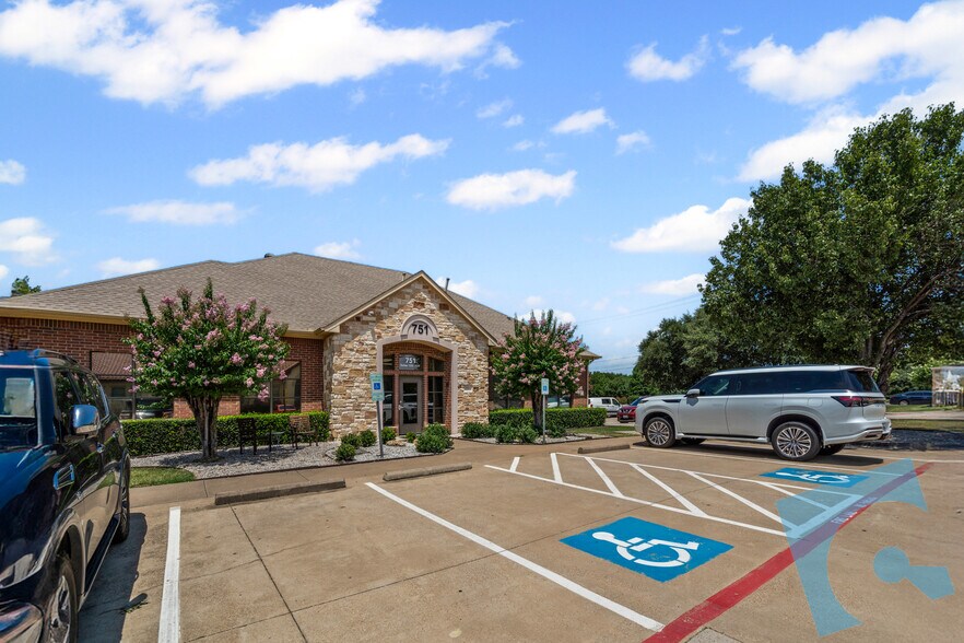 More Photos Of 751 E Southlake Blvd, Southlake Office For Sale