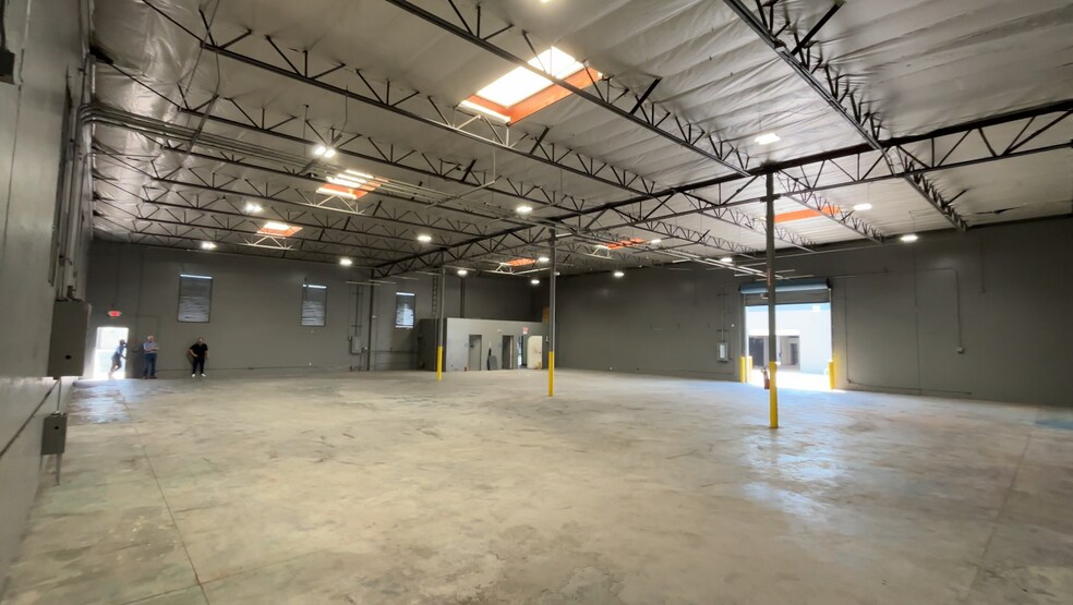 More Photos Of 1001 W Kirkwall Rd, Azusa Warehouse For Lease