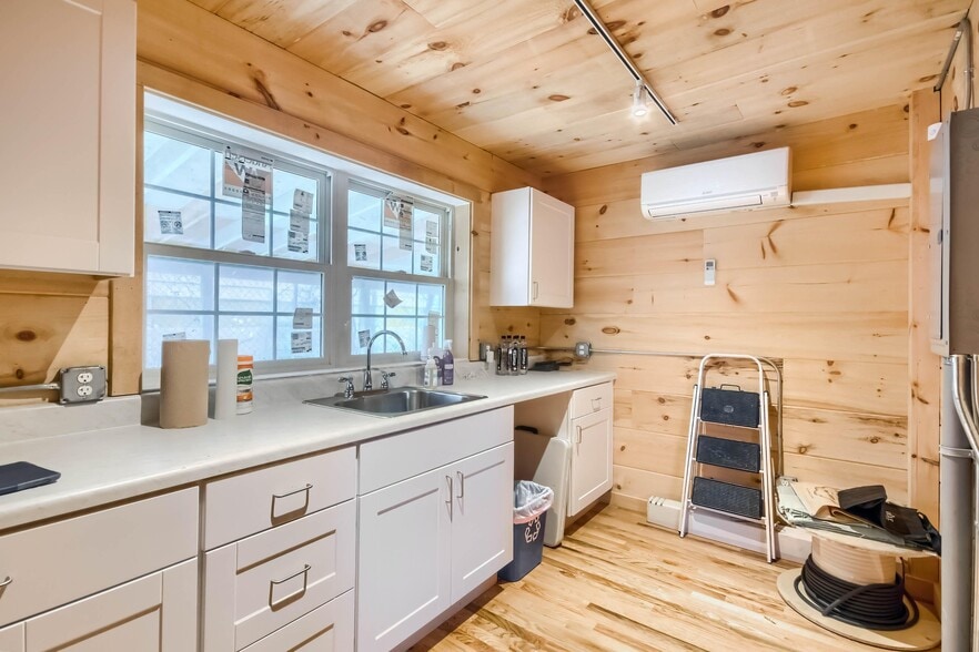 More Photos Of 1440 Woodmont Ln, Atlanta Loft Creative Space For Sale