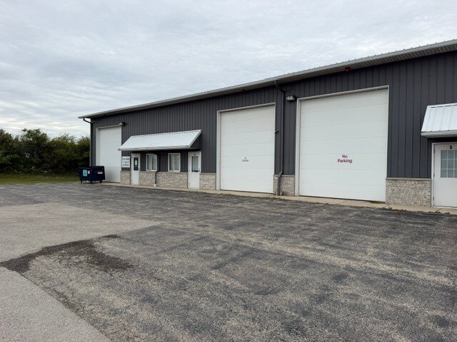 More Photos Of 1317 S Schoolhouse Rd, New Lenox Warehouse For Lease