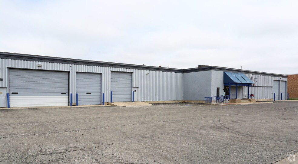 More Photos Of 940-950 Greenleaf Ave, Elk Grove Village Manufacturing For Lease