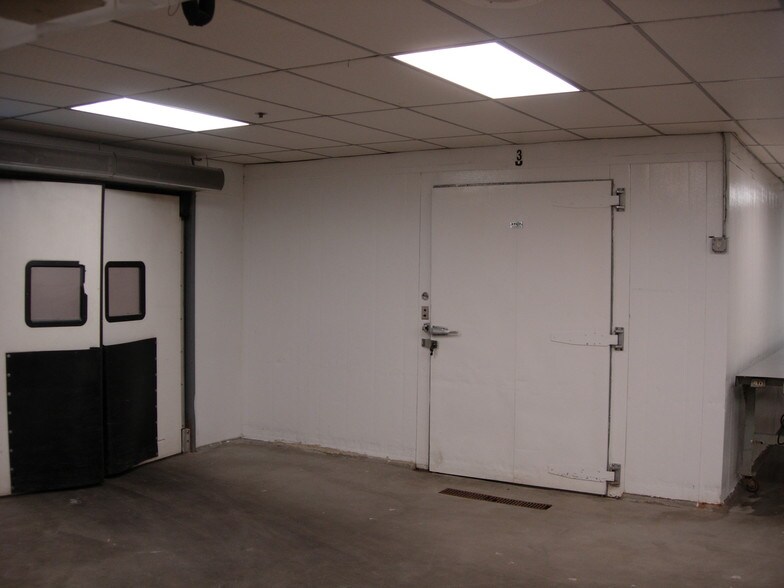 More Photos Of 740 Schneider Dr, South Elgin Manufacturing For Sale