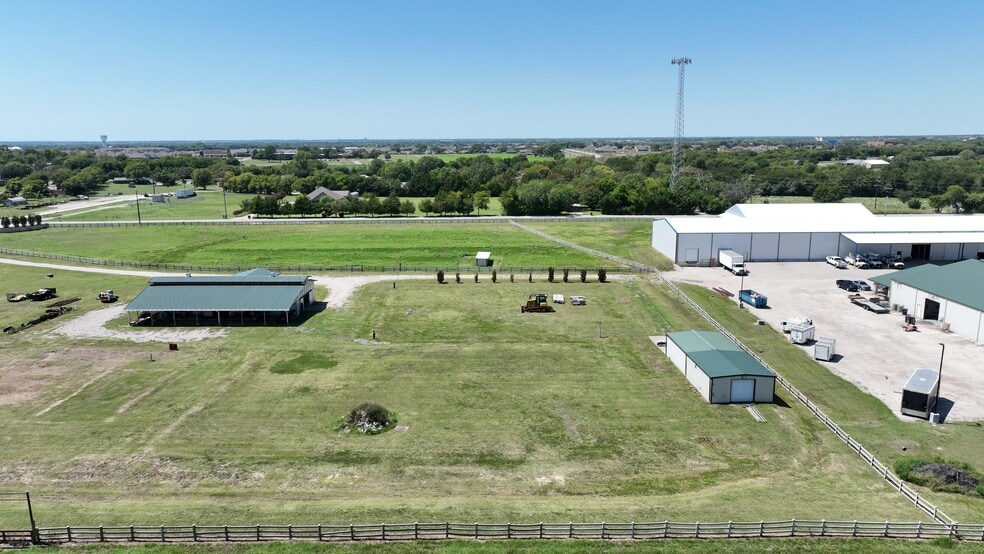 More Photos Of 1253 N Hill St, Van Alstyne Light Distribution For Sale