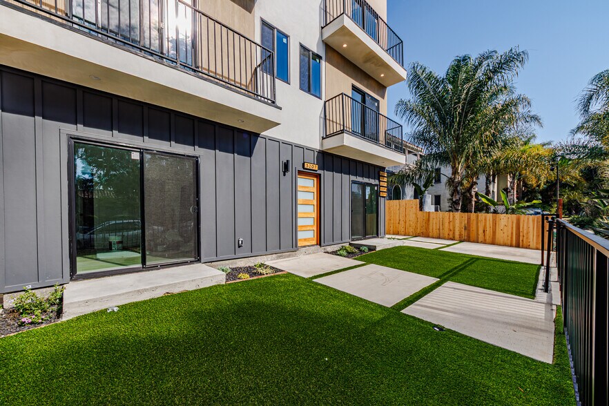 More Photos Of 5209 W 20th St, Los Angeles Multifamily For Sale