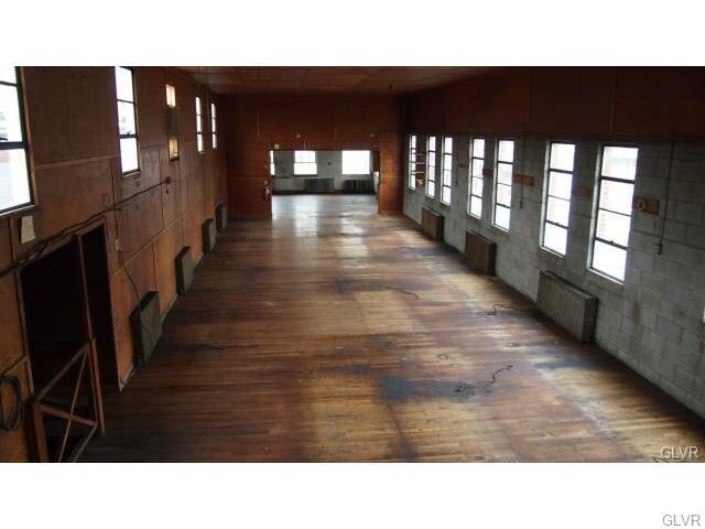 More Photos Of 324-326 Washington St, Walnutport Office For Sale