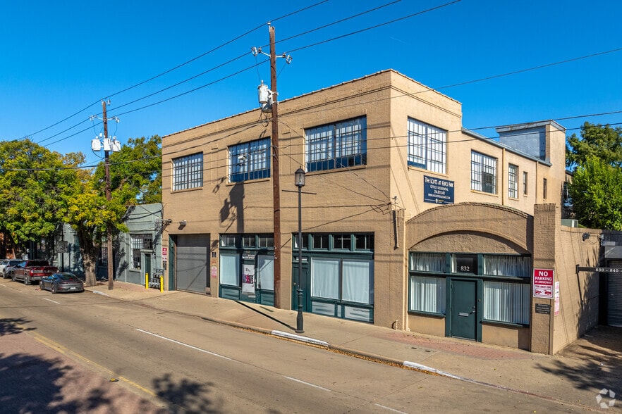 Primary Photo Of 4121 Commerce St, Dallas Unknown For Lease