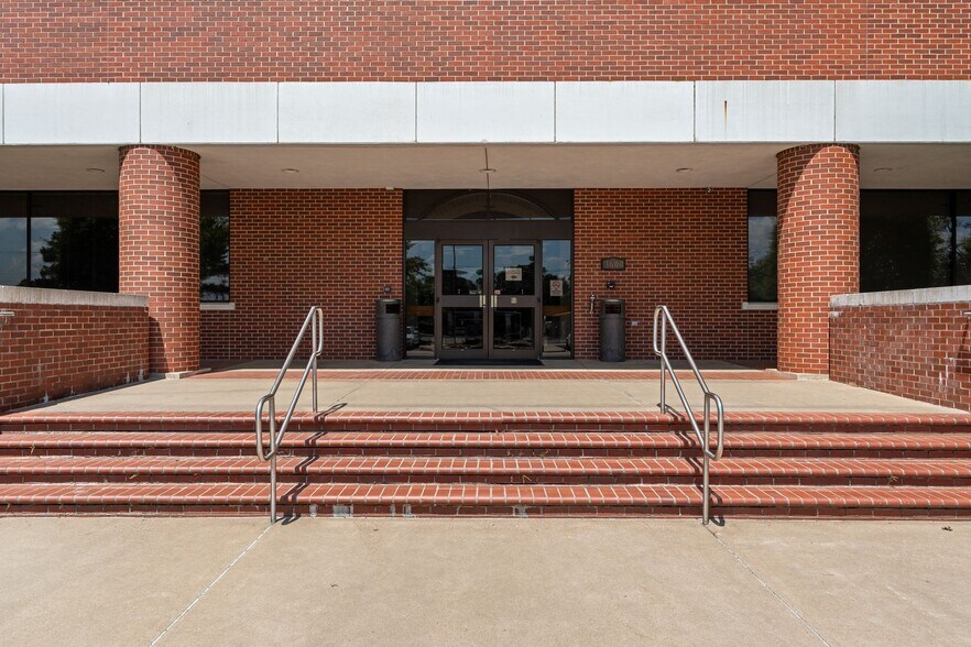 More Photos Of 3600 Wheeler Ave, Fort Smith Office For Sale