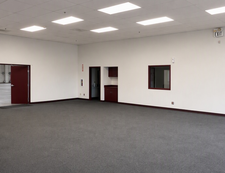 More Photos Of 4700 Aircenter Cir, Reno Light Distribution For Lease