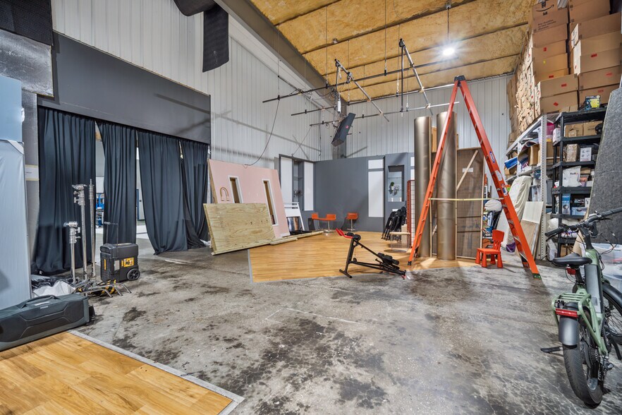 More Photos Of 2866 Roosevelt Blvd, Clearwater Showroom For Lease