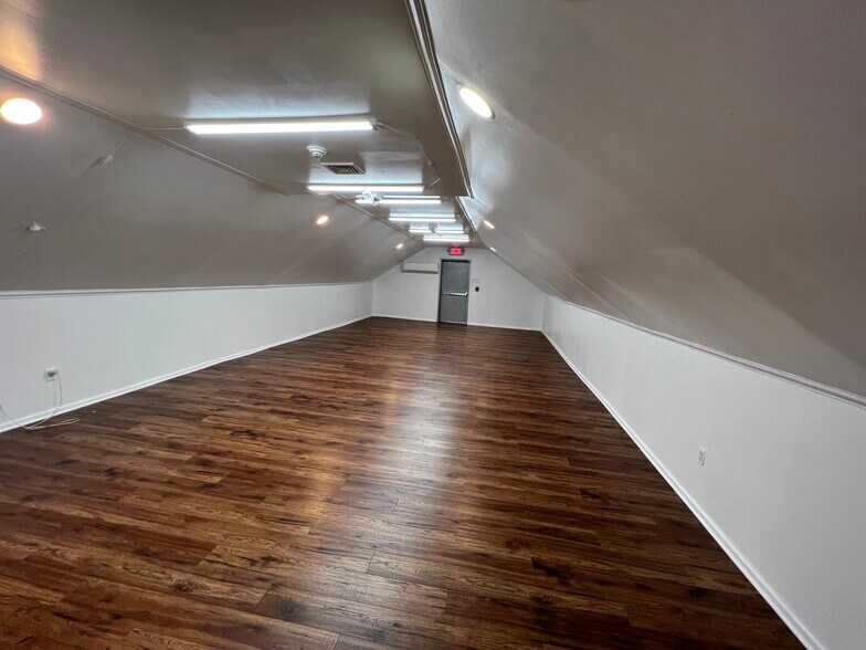 More Photos Of 37 Riveredge Rd, Tenafly Storefront Retail Office For Lease