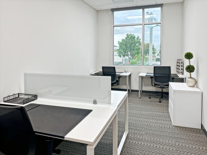 More Photos Of 980 W 6th St, Ontario Coworking Space