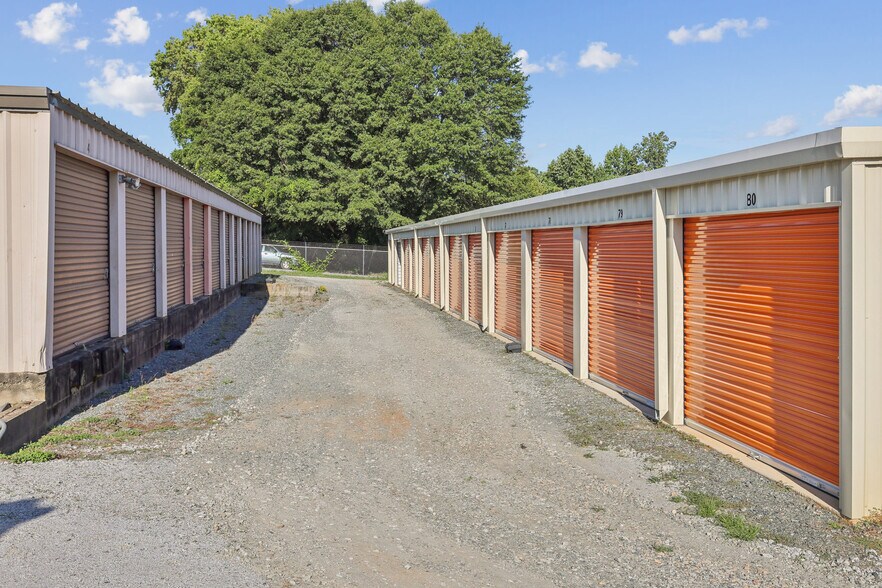 More Photos Of 52 & 54 Awtrey St, Manchester Self Storage For Sale