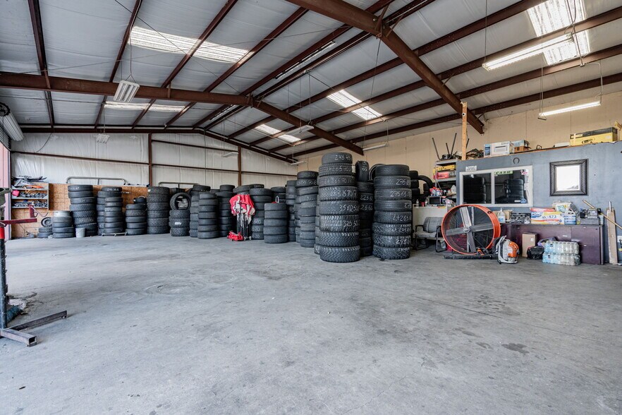 More Photos Of 2662 Lombardy Ln, Dallas Warehouse For Sale