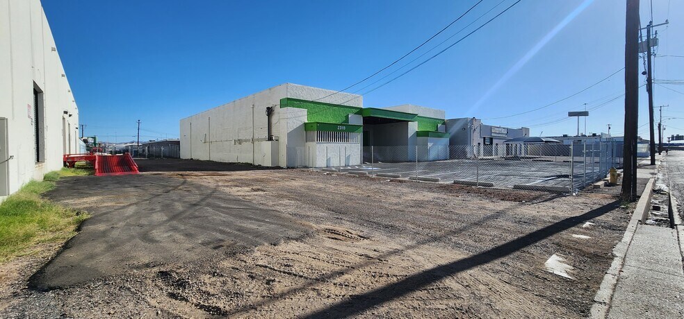 More Photos Of 2319 W Holly St, Phoenix Warehouse For Lease