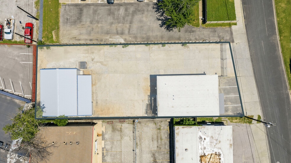 More Photos Of 1120 E 52nd St, Austin Flex For Sale