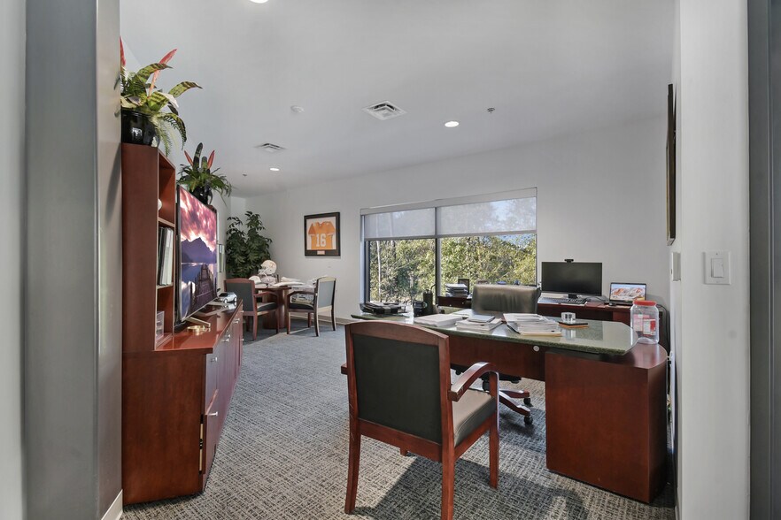 More Photos Of 10393 Fortune Pky, Jacksonville Office For Sale