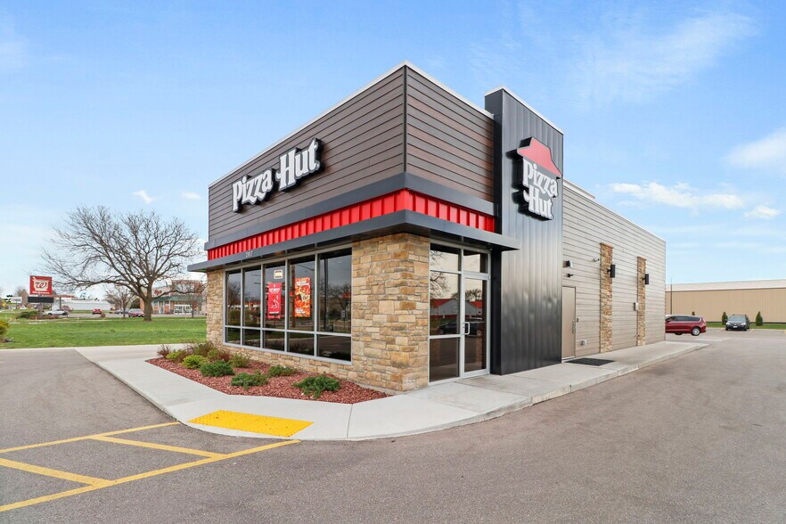 More Photos Of 2017 W Court St, Janesville General Retail For Sale