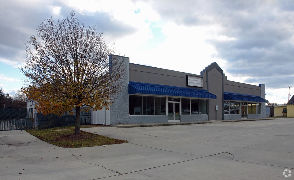 More Photos Of 4807 W Gate City Blvd, Greensboro Storefront For Lease