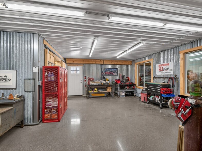 More Photos Of 15306 Covington Rd, Fort Wayne Flex For Sale