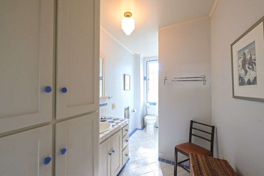 More Photos Of 2636 N Beachwood Dr, Los Angeles Apartments For Sale
