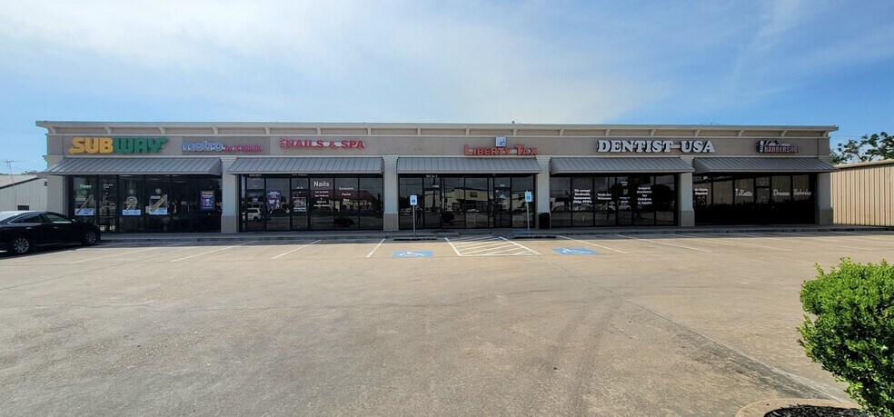 More Photos Of 5042 Avenue H, Rosenberg Storefront For Sale