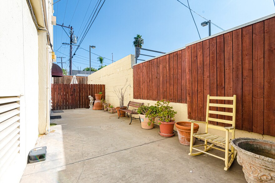 More Photos Of 8130 Norton Ave, West Hollywood Apartments For Sale