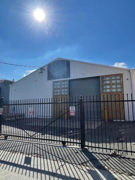 Primary Photo Of 855 29th St, Oakland Warehouse For Lease