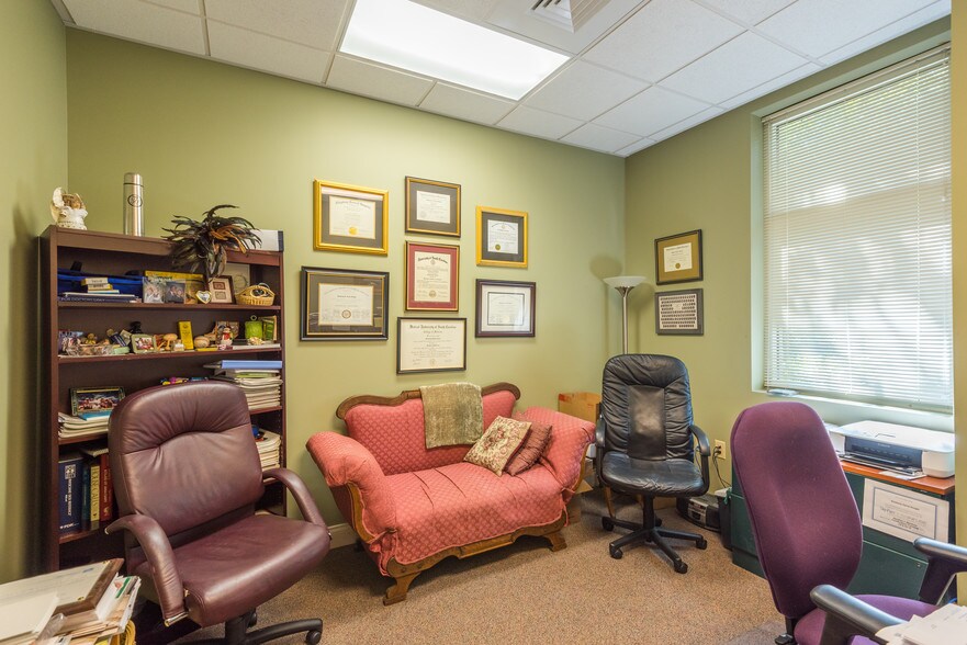 More Photos Of 897 Von Kolnitz Rd, Mount Pleasant Medical For Lease