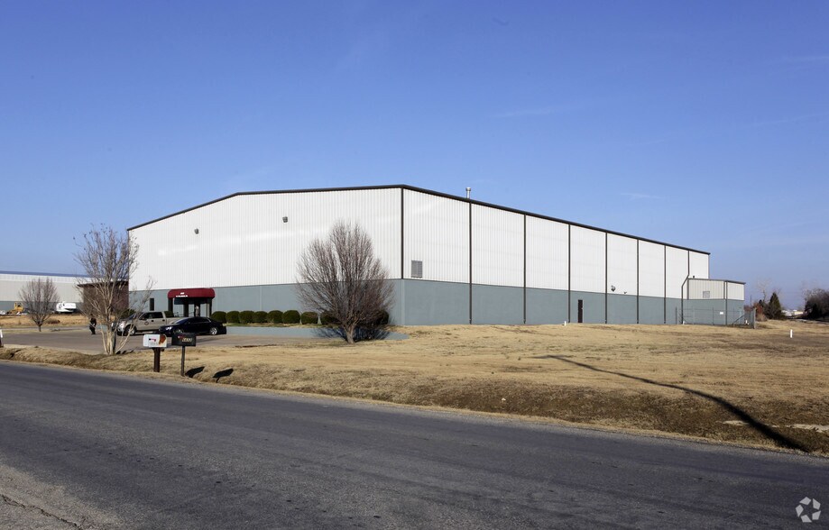 More Photos Of 6645 S 61st West Ave, Tulsa Warehouse For Lease