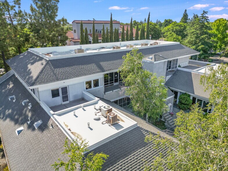 More Photos Of 250 W Main St, Woodland Office For Lease