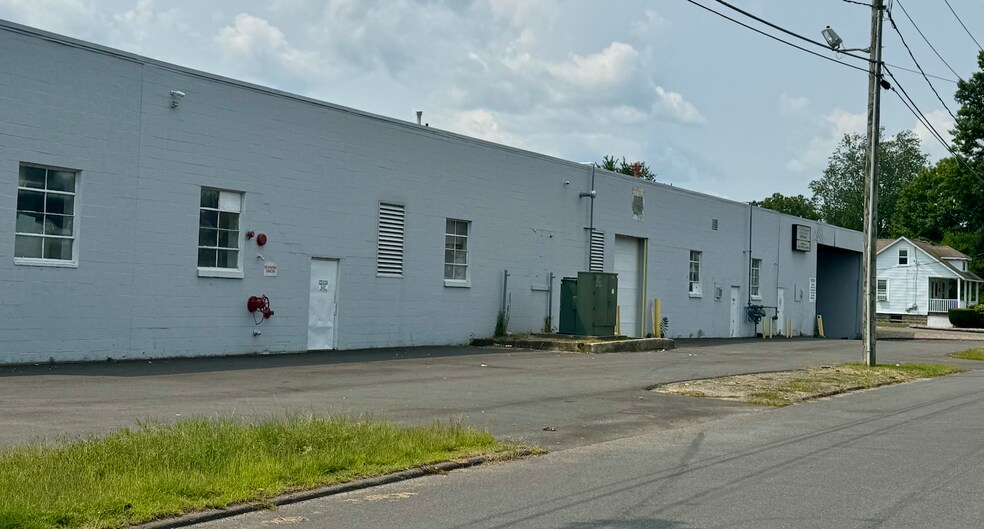 More Photos Of 60 Allston Ave, West Springfield Warehouse For Lease