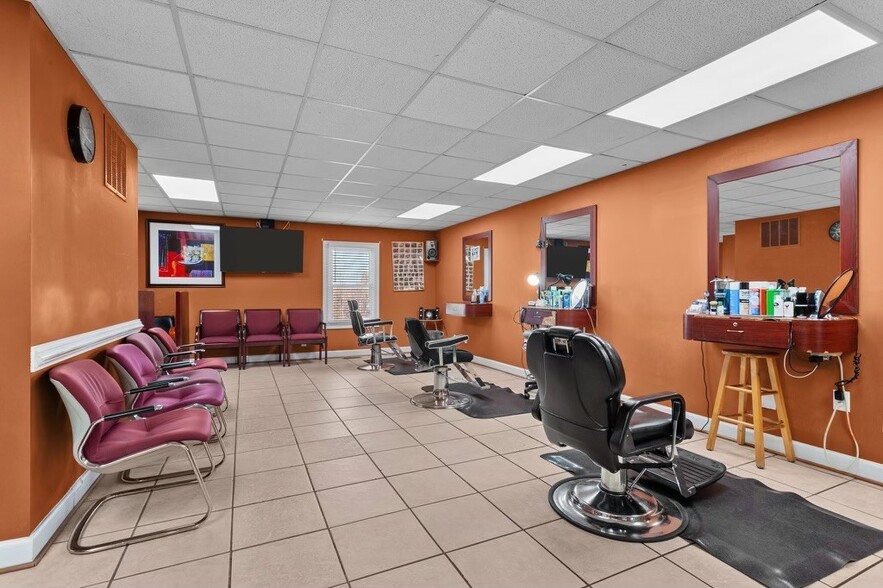 More Photos Of 1211-1221 Mall Dr, Richmond Office For Lease