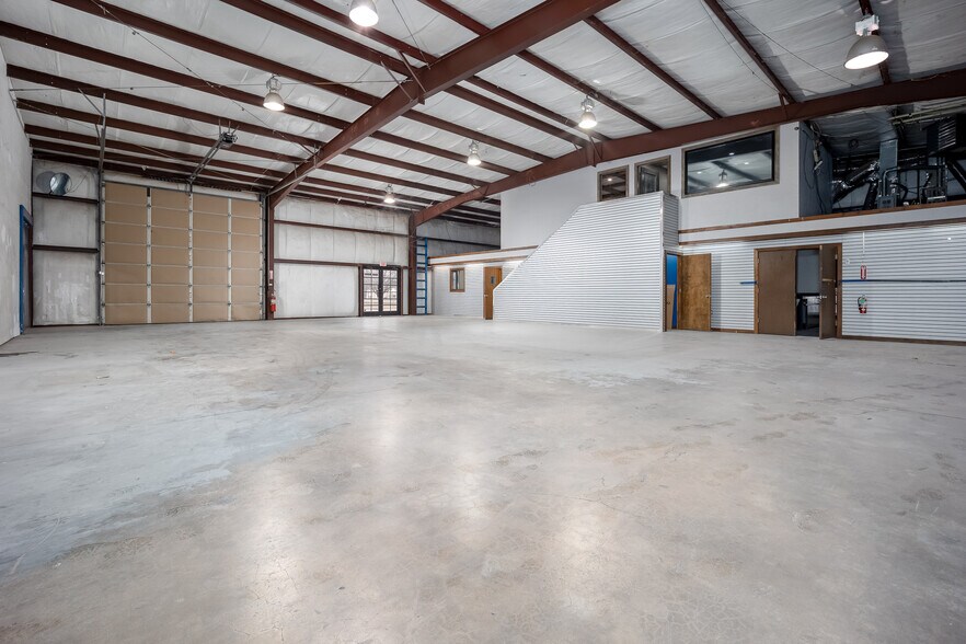 More Photos Of 2756 Broce Dr, Norman Warehouse For Lease