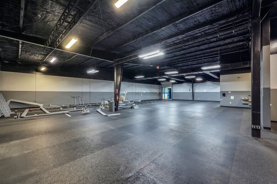 More Photos Of 7510 Lawndale St, Houston Warehouse For Sale