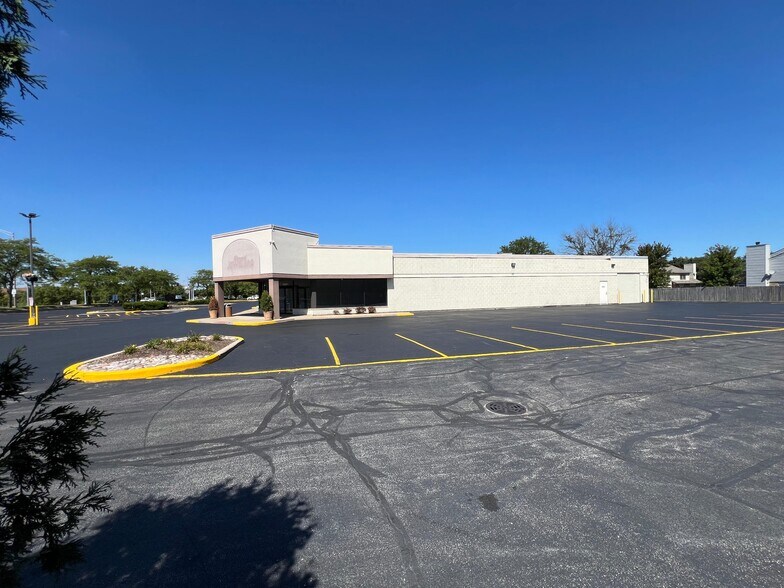 More Photos Of 15551-15567 94th Ave, Orland Park Unknown For Lease