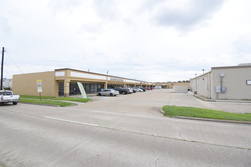 More Photos Of 1101-1139 S Broadway St, La Porte Unknown For Sale